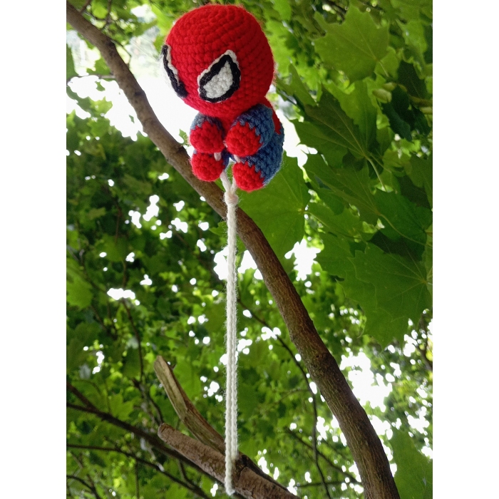 Wiszący Spider-Man Amigurumi 