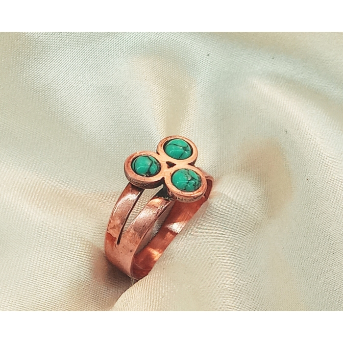 Dziewczęcy pierścionek z trzema turkusami