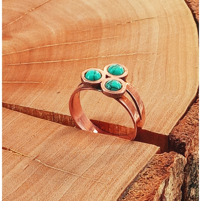 Dziewczęcy pierścionek z trzema turkusami