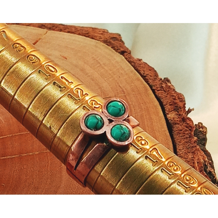 Dziewczęcy pierścionek z trzema turkusami