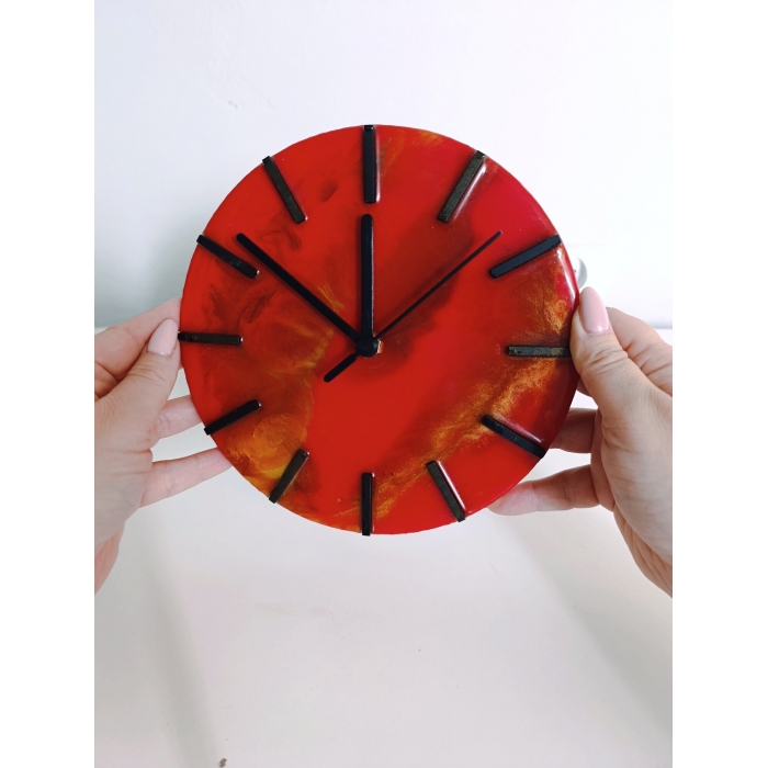 Zegar ścienny z żywicy epoksydowej