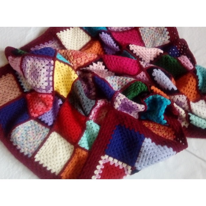 Kolorowa narzuta z kwadratów