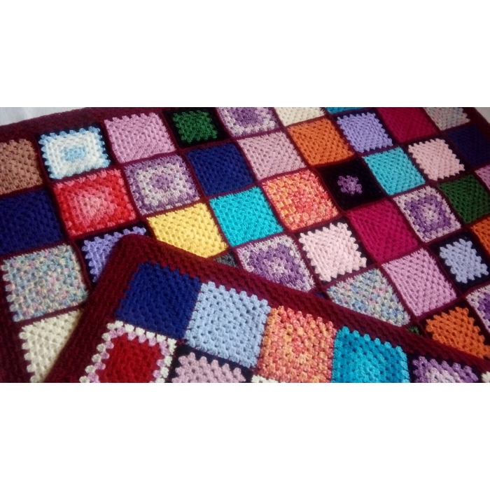 Kolorowa narzuta z kwadratów