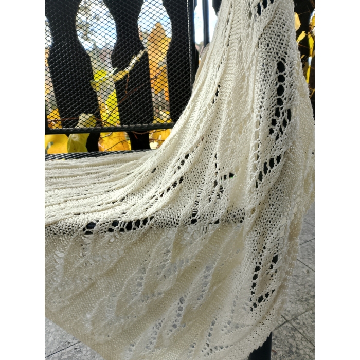 Ażurowy kocyk na drutach