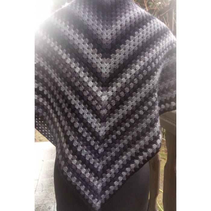 Chusta cieniowane szarości