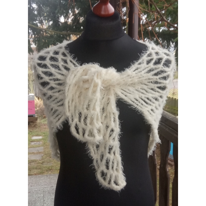 Chusta Kremowy puszek z moheru