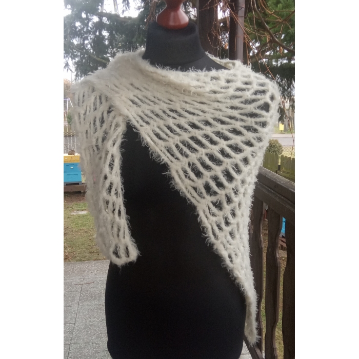 Chusta Kremowy puszek z moheru