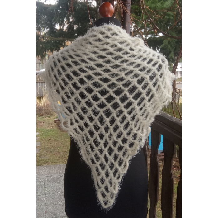 Chusta Kremowy puszek z moheru