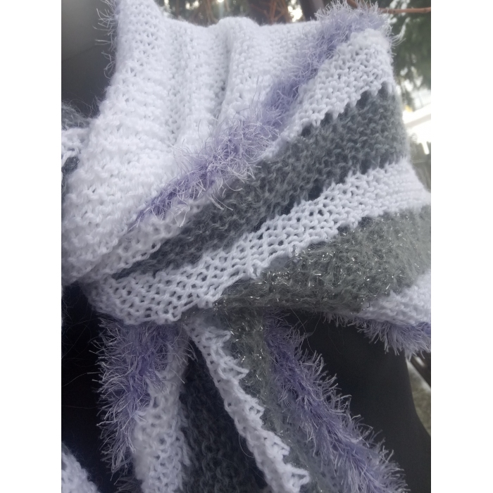 Fantazyjna chusta na drutach