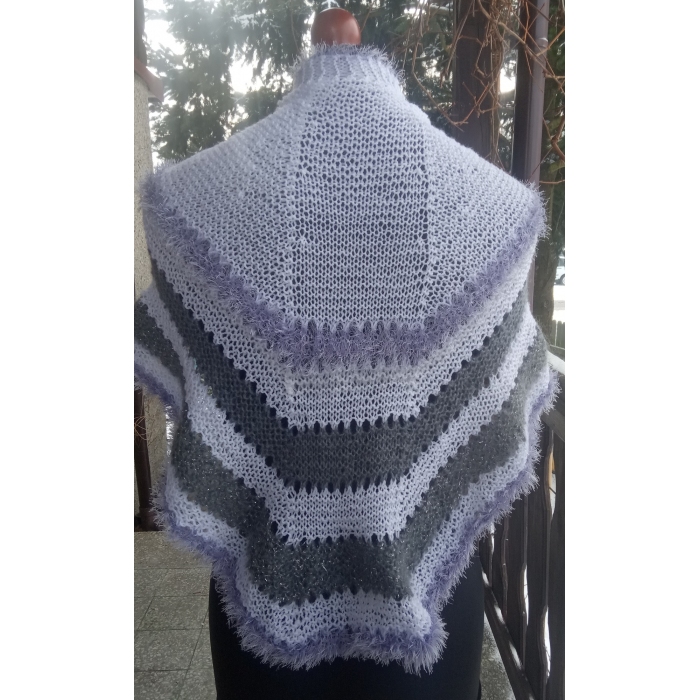 Fantazyjna chusta na drutach