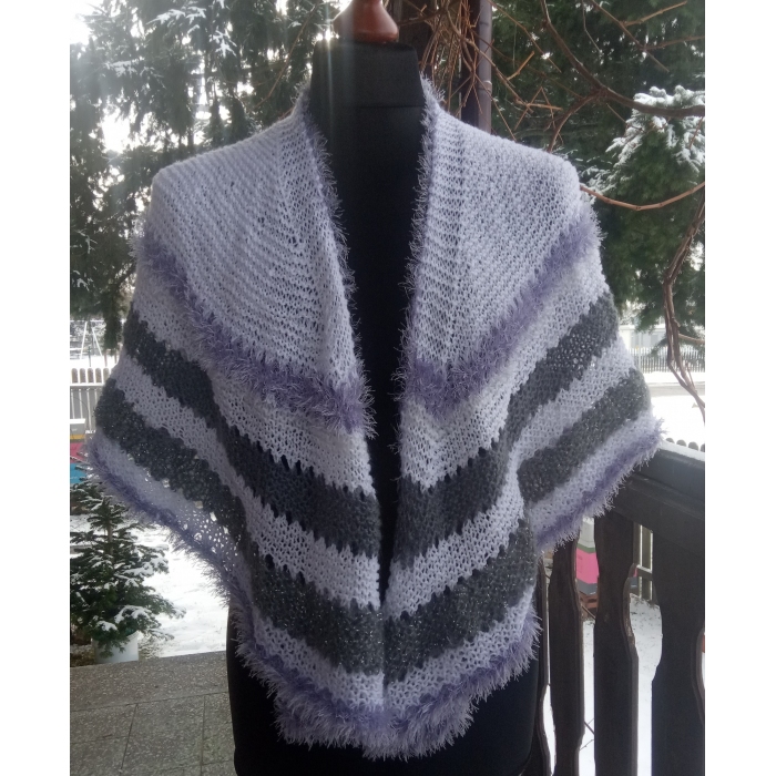 Fantazyjna chusta na drutach