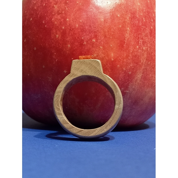 pierścionek drugi z jabłoni i korala