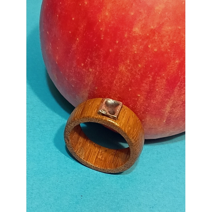 pierścionek trzeci z dębu i srebra