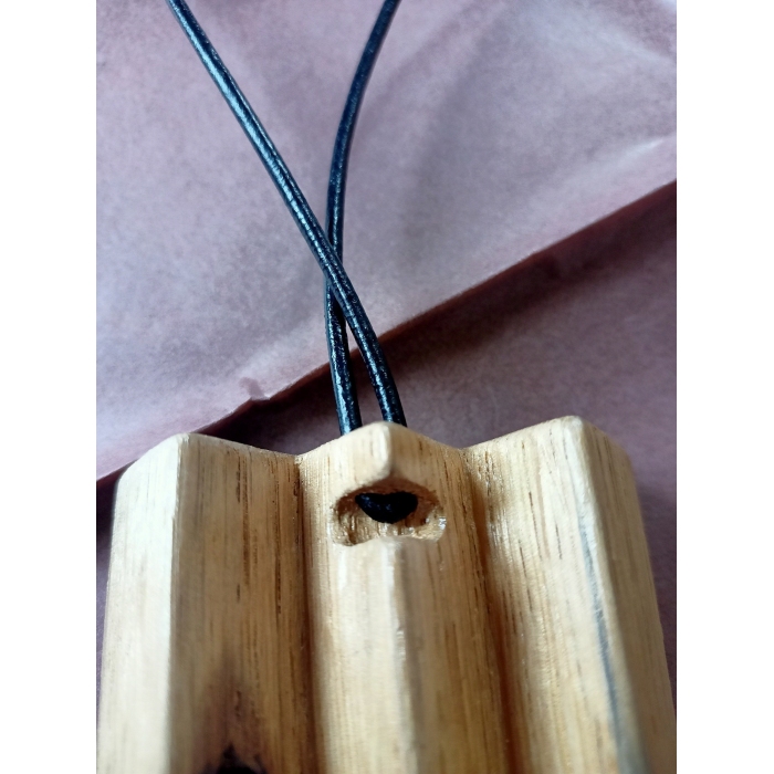 naszyjnik szósty z dębu z intarsją z czarnego dębu