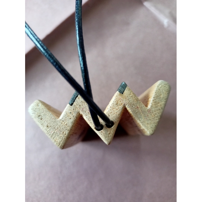 naszyjnik szósty z dębu z intarsją z czarnego dębu