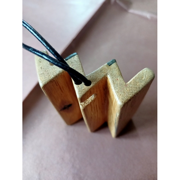 naszyjnik szósty z dębu z intarsją z czarnego dębu