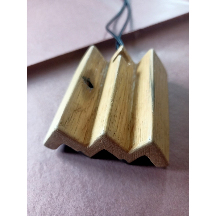 naszyjnik szósty z dębu z intarsją z czarnego dębu