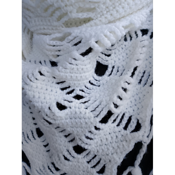 Chusta biała z frędzlami