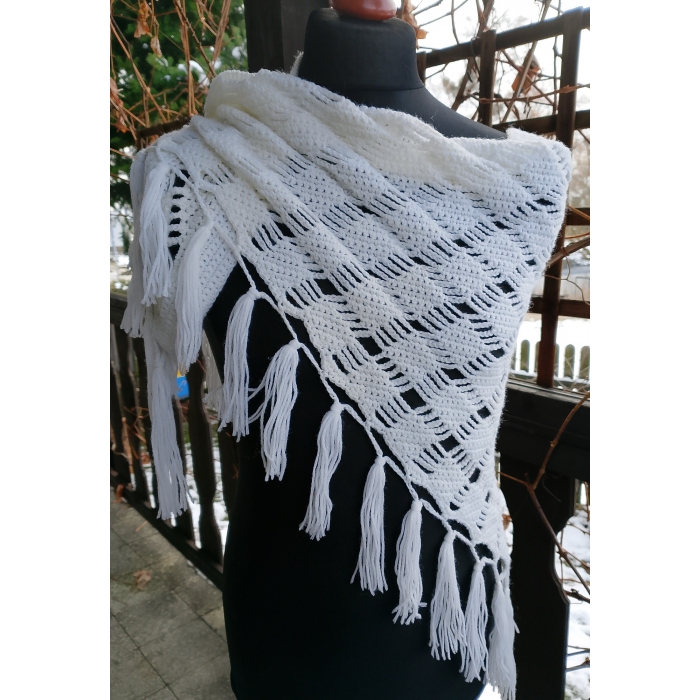 Chusta biała z frędzlami