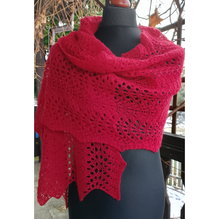 Ażurowy szal na drutach