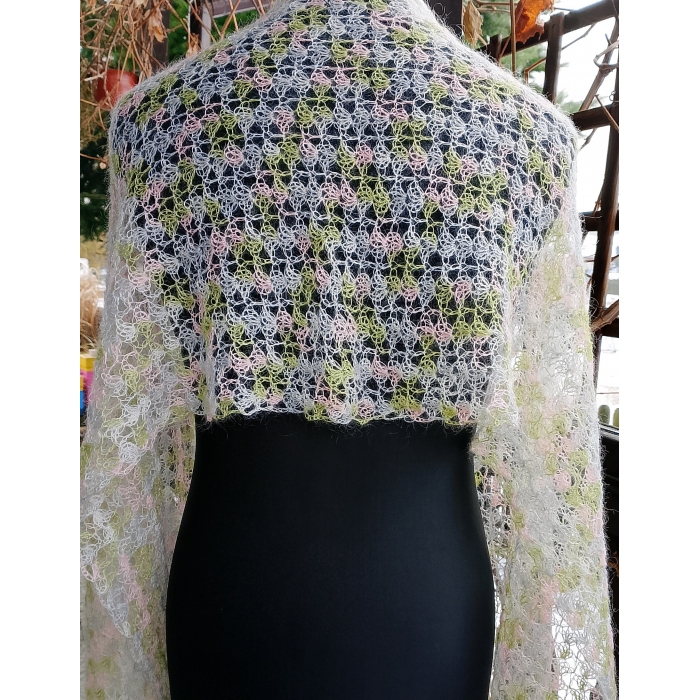 Długi pastelowy szal mgiełka