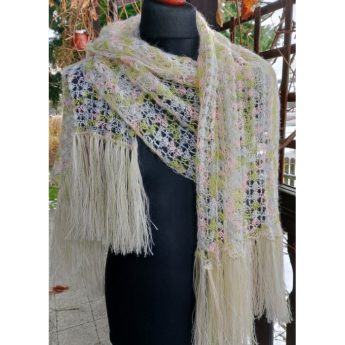 Długi pastelowy szal mgiełka
