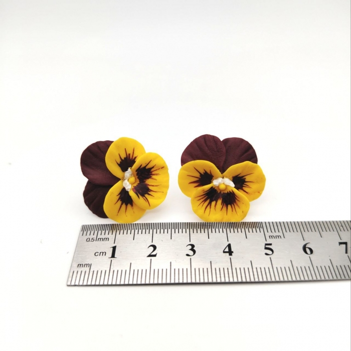 Kwiatowe kolczyki sztyfty z polimerowej gliny Bratki, biżute
