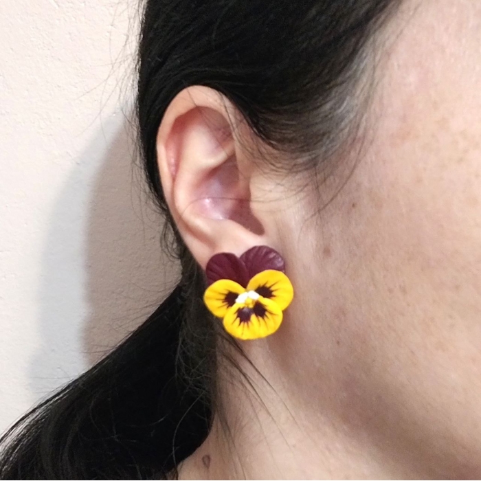 Kwiatowe kolczyki sztyfty z polimerowej gliny Bratki, biżute