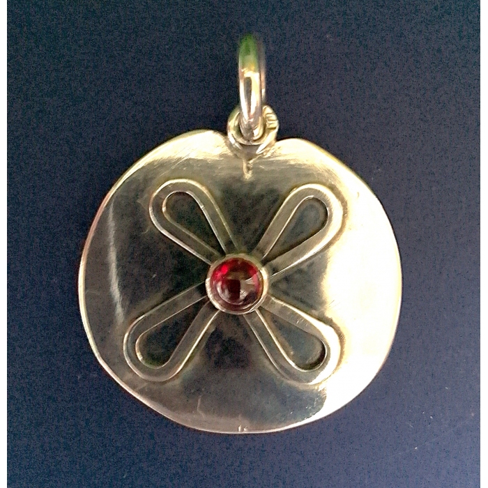 Wisiorek srebrny z rubinem