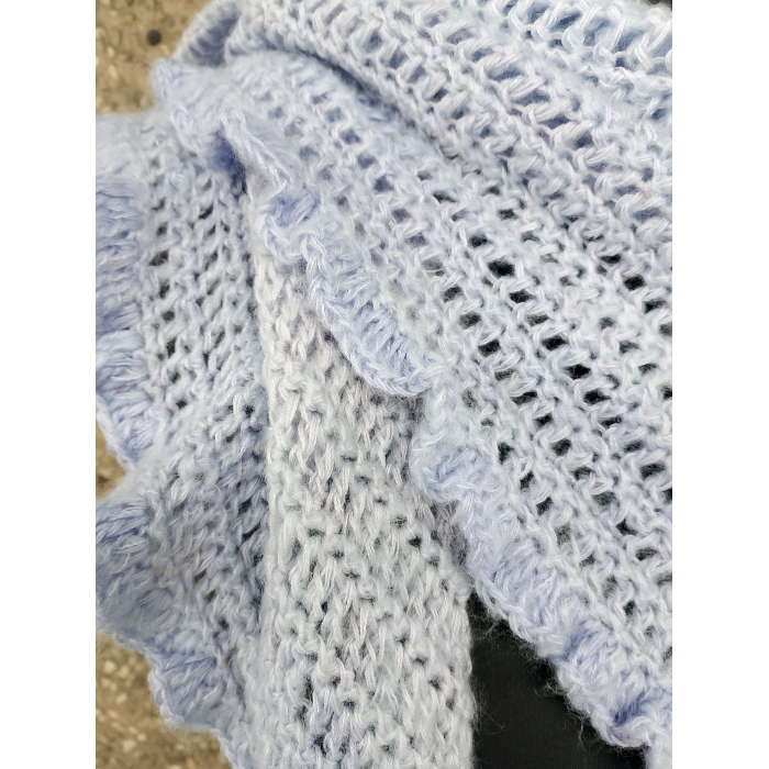 Błękitna chusta z falbanką