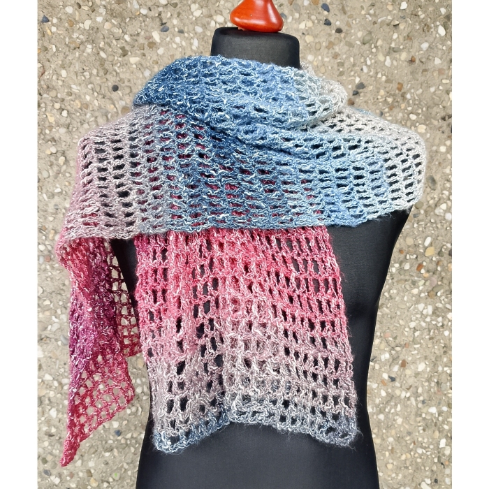 Cieniowany szal ze srebrną nitką