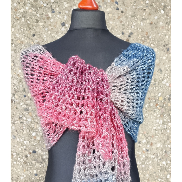 Cieniowany szal ze srebrną nitką