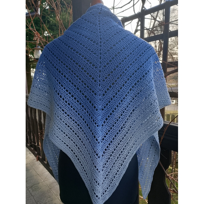 Cieniowana niebieska chusta