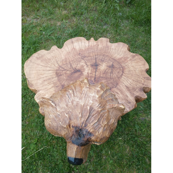 Stolik kawowy rzeźbiony 