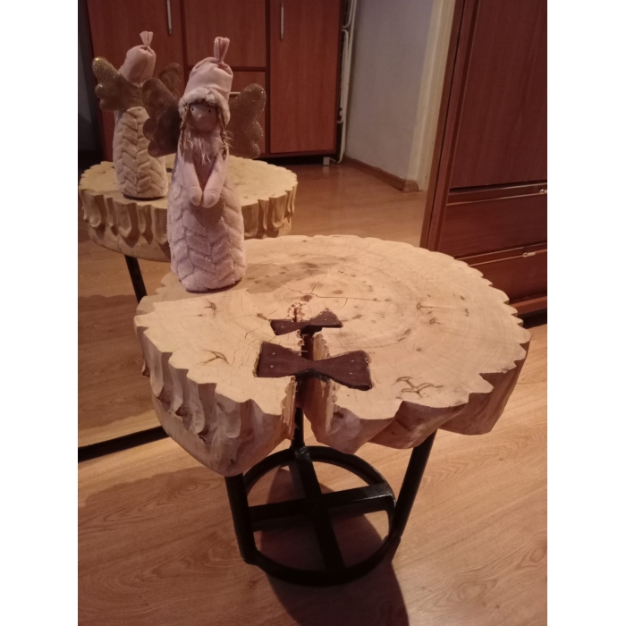 Stolik kawowy rzeźbiony 