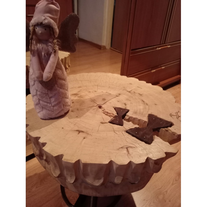 Stolik kawowy rzeźbiony 