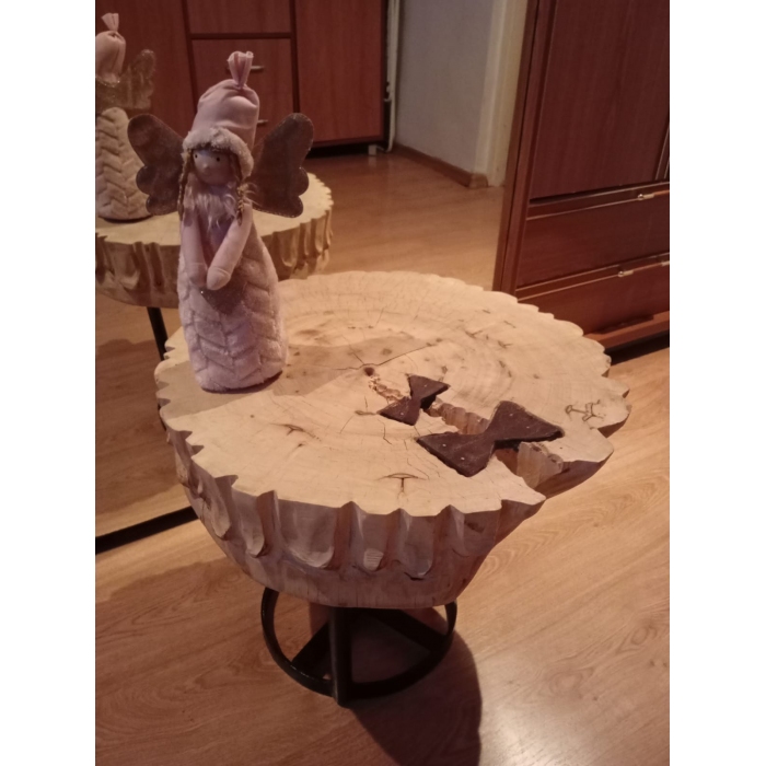 Stolik kawowy rzeźbiony 