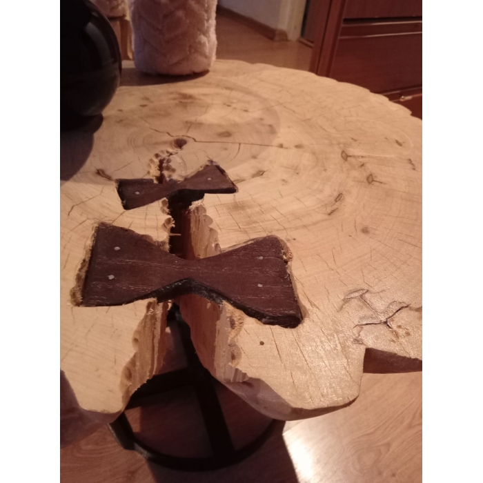 Stolik kawowy rzeźbiony 