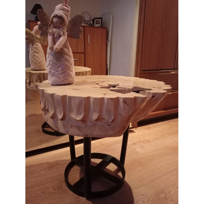 Stolik kawowy rzeźbiony 