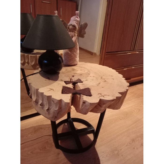 Stolik kawowy rzeźbiony 