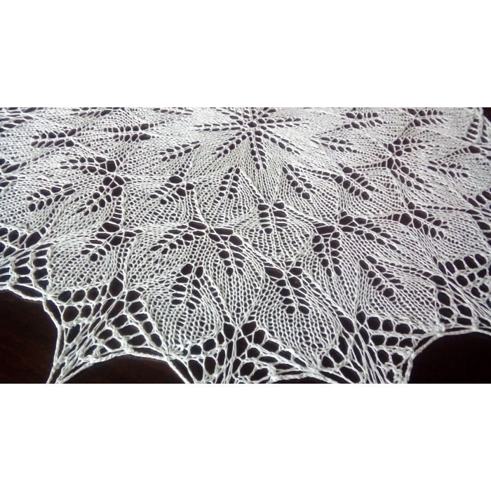 Obrus na drutach, jasna mięta