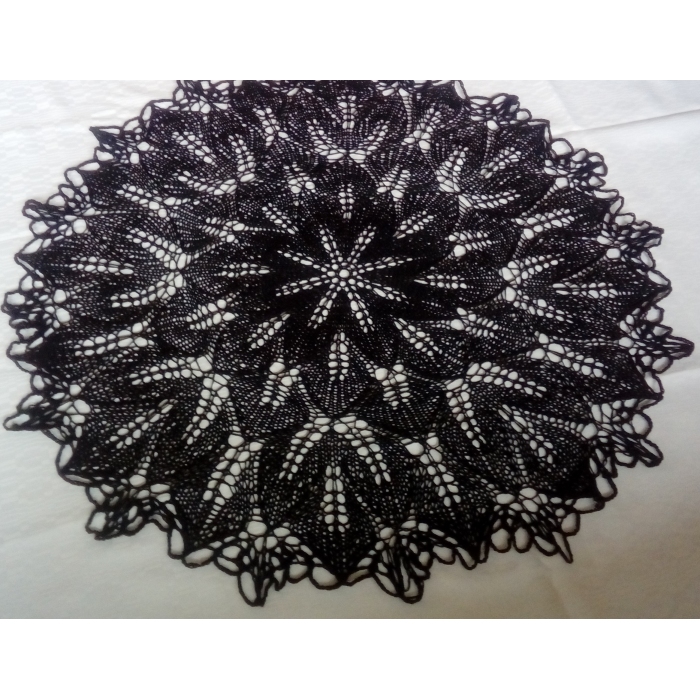 Obrus na drutach, czarny