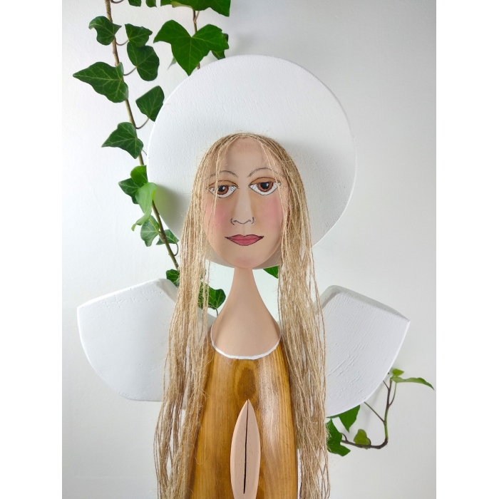 Anioł „Spokój” - zamknięty w drewnie oddech natury.