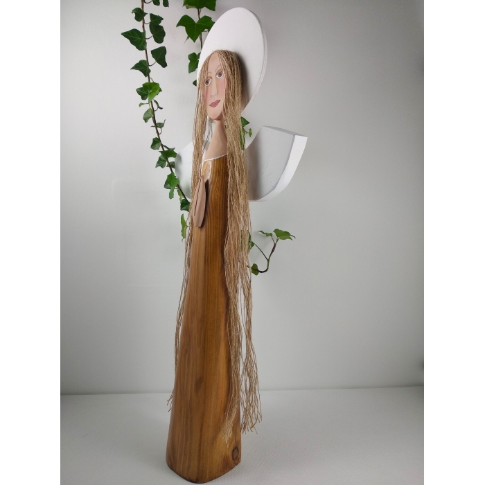 Anioł „Spokój” - zamknięty w drewnie oddech natury.