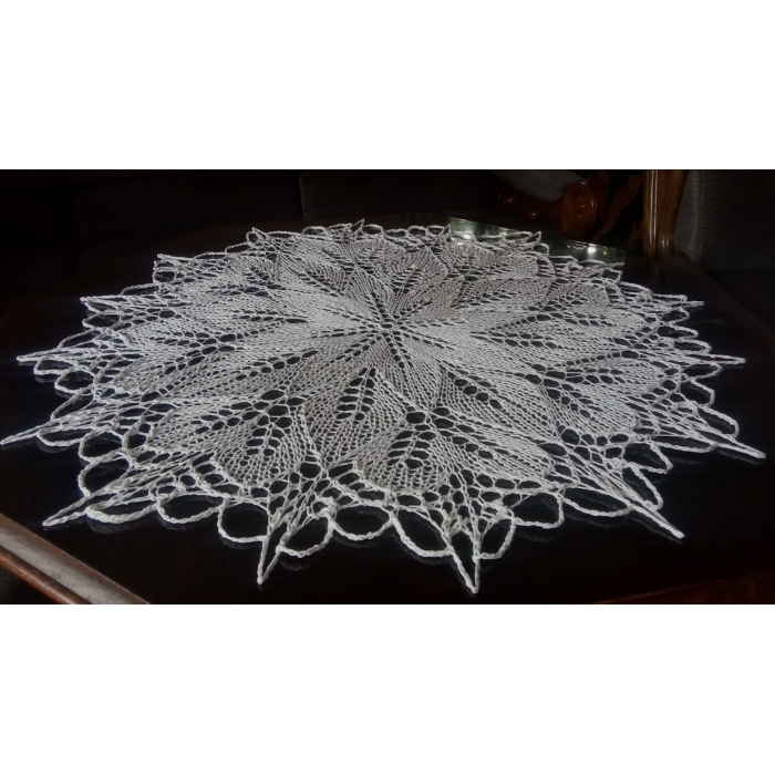 Obrus na drutach, biały