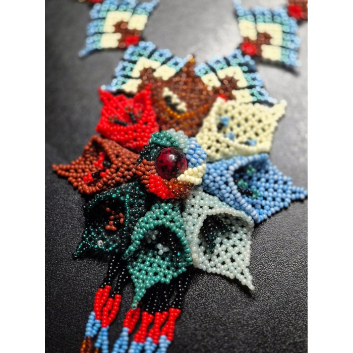 Naszyjnik z koralików Huichol