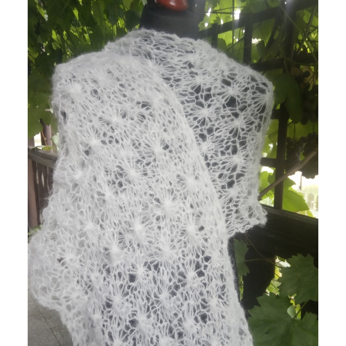 Biały szal z alpaką