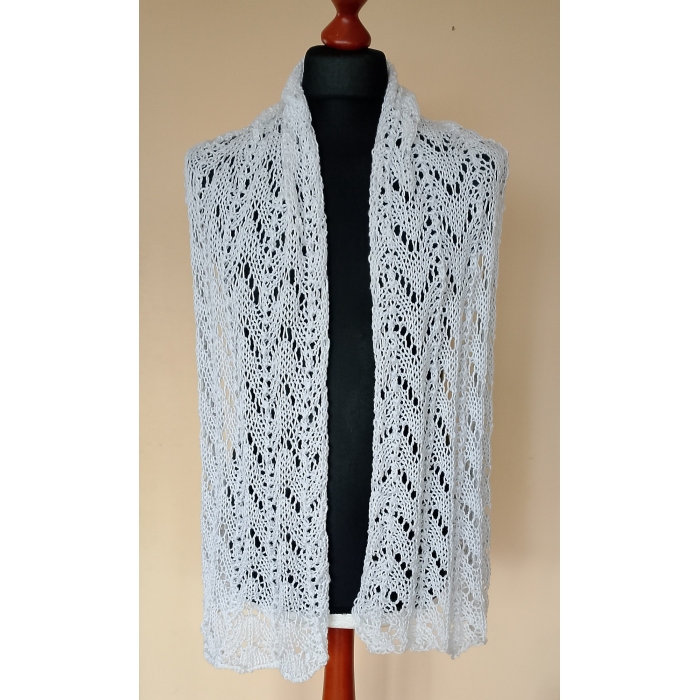 Biały szal z kaszmirem i jedwabiem, na drutach