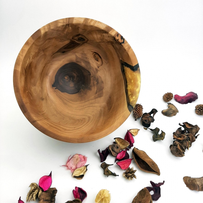 Bursztynowy Świt – Misa toczona z drewna z akcentem żywiczny