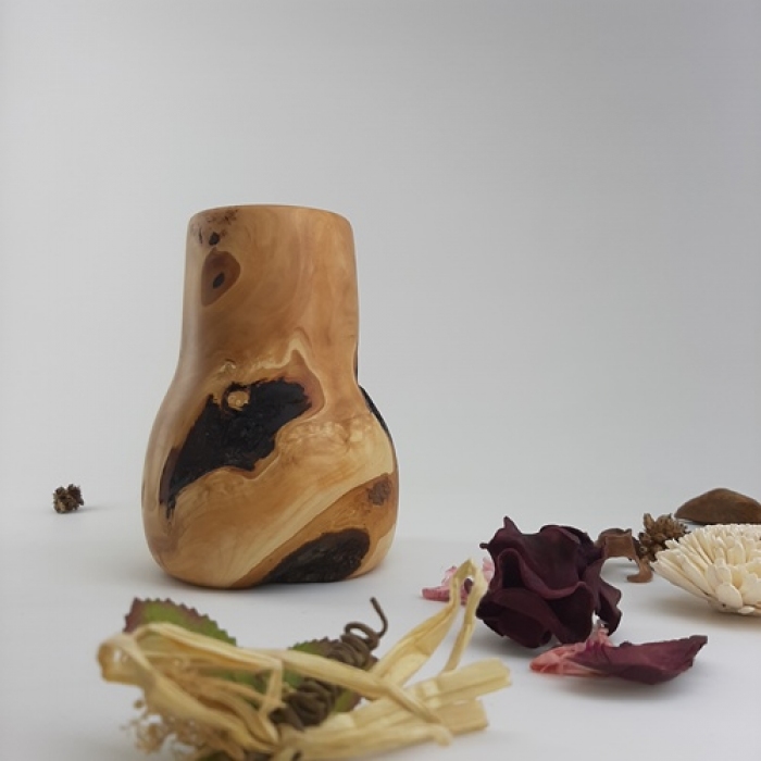 Wazon z korzenia jabłoni – mały – dekoracja z drewna